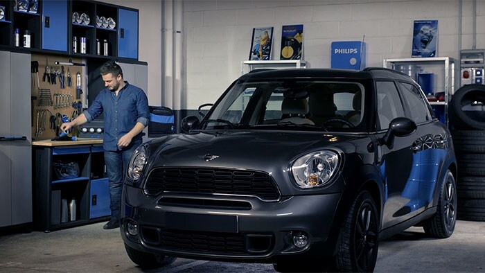 วิธีการเปลี่ยนหลอดไฟหน้า Mini Cooper Countryman