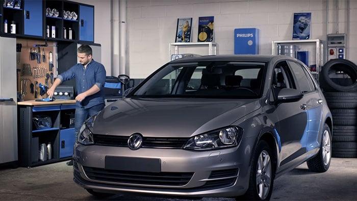 วิธีการเปลี่ยนหลอดไฟหน้า Volkswagen Golf VII ของคุณ